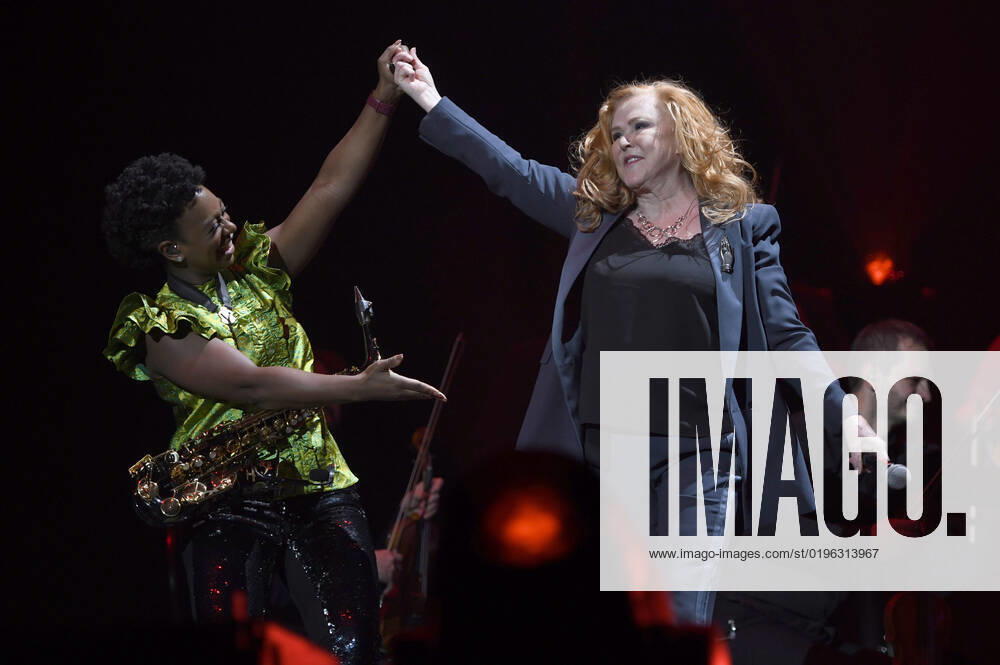 YolanDa Brown and Carol Decker T Pau live at Night of the Proms 2022 at ZAG Arena Hannover, 08 12 2022 Foto:xC.xNiehausx xFuturexImage