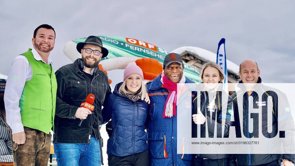 Haus im Ennstal, Hauser Kaibling, Schladming, Styria, Austria, Europe Entertainer legend Roberto Blanco to the winter ski season start on the Hauser Kaibling with wife Luzandra Blanco Good-humored presents the hit star in the snow Literal