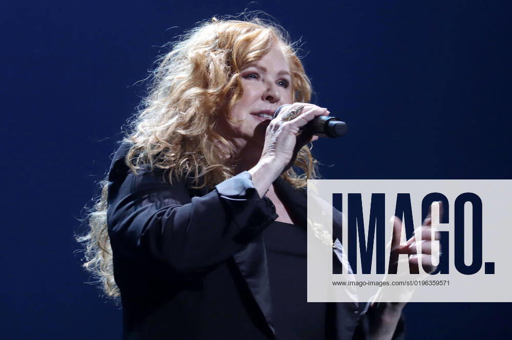 Carol Decker TÂ Pau live at the Night of the Proms 2022 at the Barclay Card Arena Hamburg, 09 12 2022 Foto:xFuturexImage