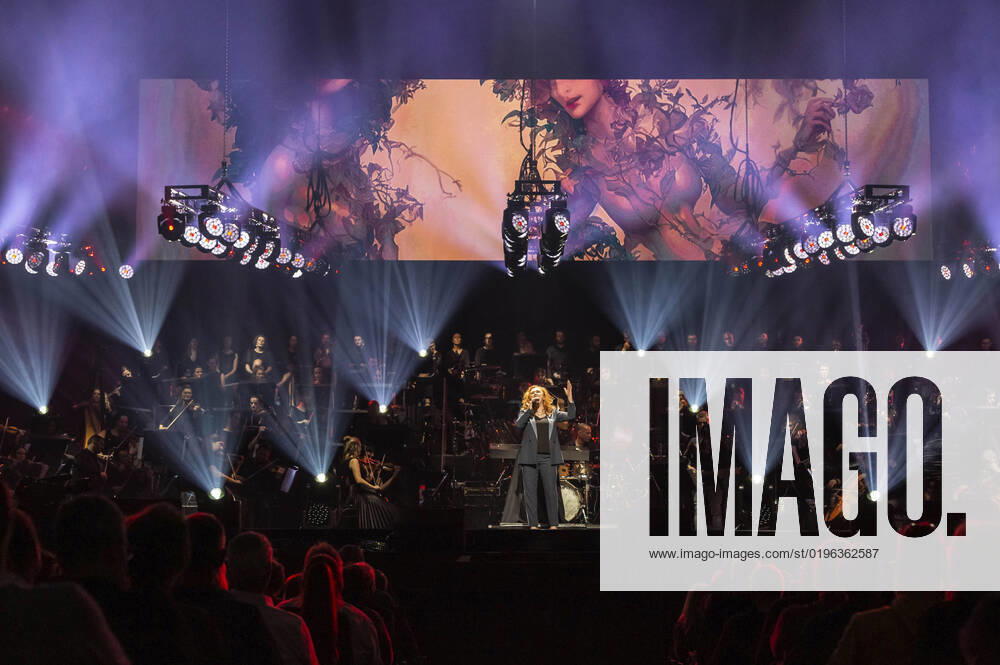 Carol Decker TÂ Pau live at the Night of the Proms 2022 at the ZAG Arena Hannover, 08 12 2022 Foto:xC.xSpeidelx xFuturexImage
