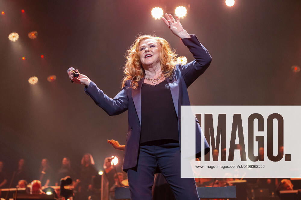 Carol Decker TÂ Pau live at the Night of the Proms 2022 at the ZAG Arena Hannover, 08 12 2022 Foto:xC.xSpeidelx xFuturexImage