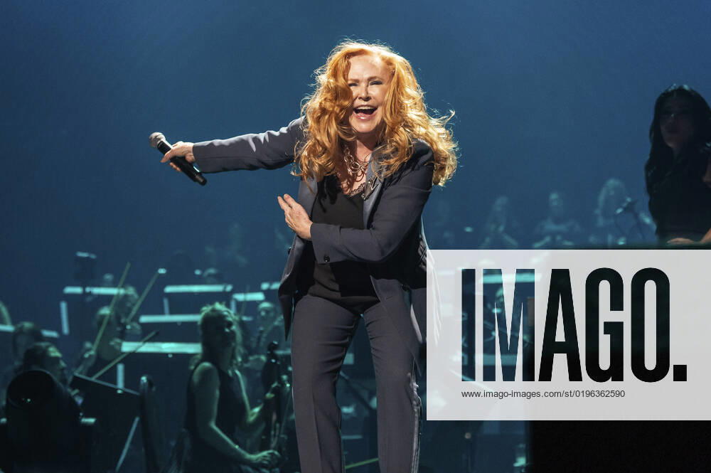 Carol Decker TÂ Pau live at the Night of the Proms 2022 at the ZAG Arena Hannover, 08 12 2022 Foto:xC.xSpeidelx xFuturexImage