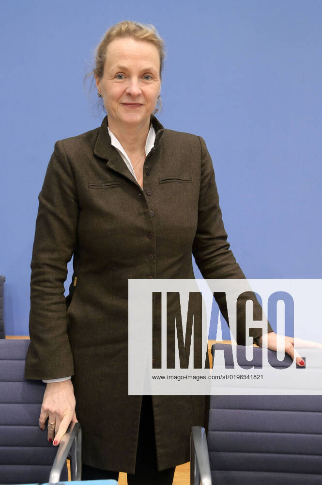 Anne Gidion at the Federal Press Conference on the Arms Export Report 2022 of the Joint Conference Church and Development GKKE at the Haus der Bundespressekonferenz Berlin, 13 12 2022 Foto:xF.xFuturexImage