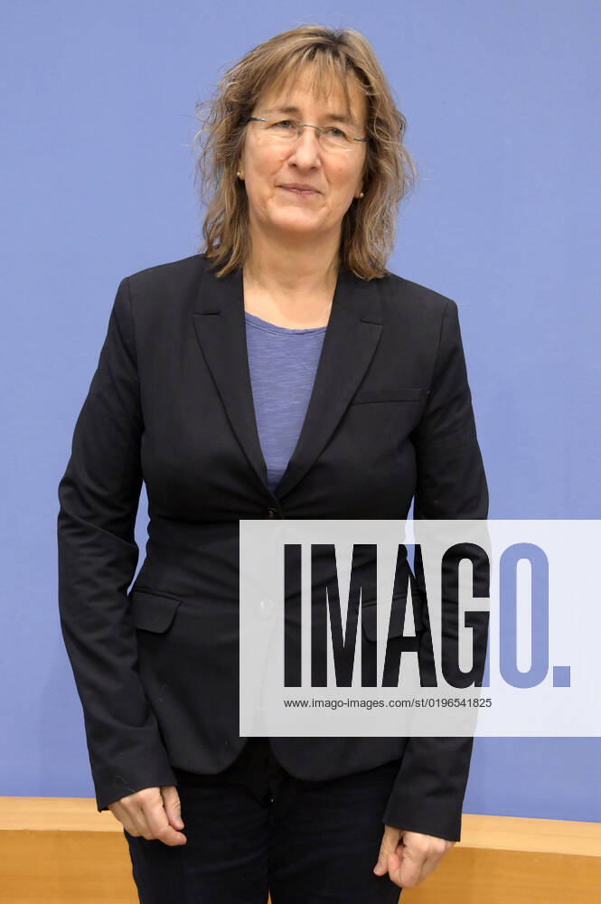 Simone Wisotzki at the Federal Press Conference on the Arms Export Report 2022 of the Joint Conference Church and Development GKKE at the Haus der Bundespressekonferenz Berlin, 13 12 2022 Foto:xF.xFuturexImage