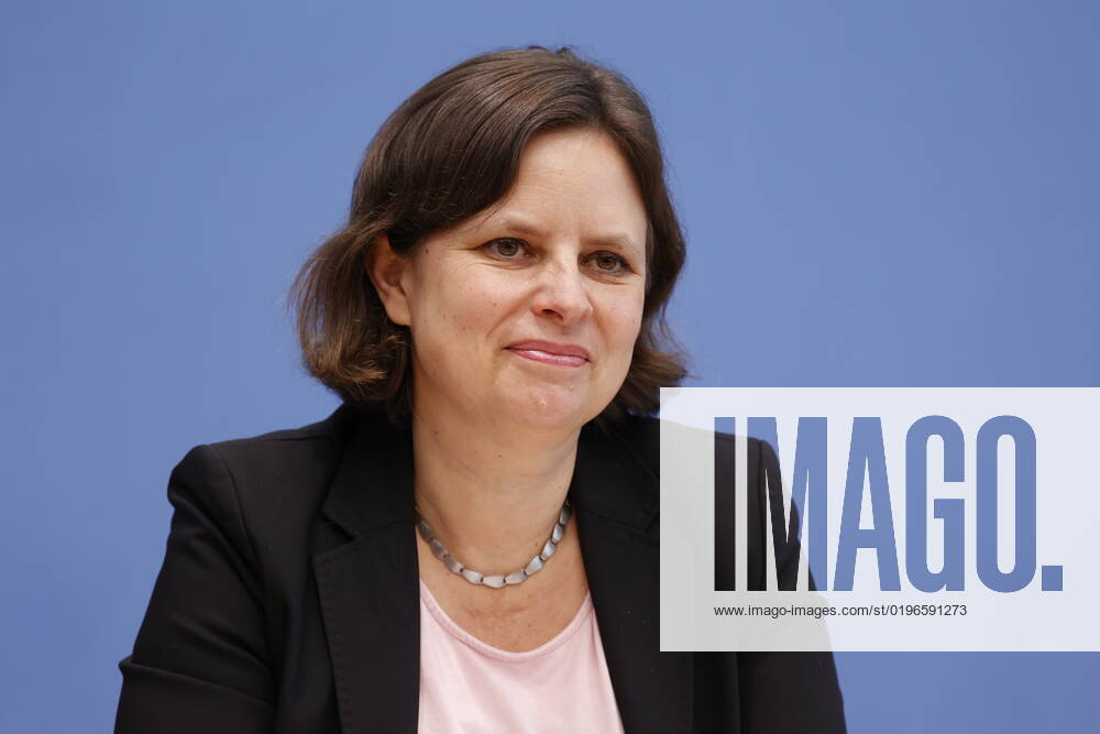 State Secretary Juliane Seifert, BMI, Germany, Berlin, Federal Press Conference, Topic Results of the SVR Integration Barometer 2022