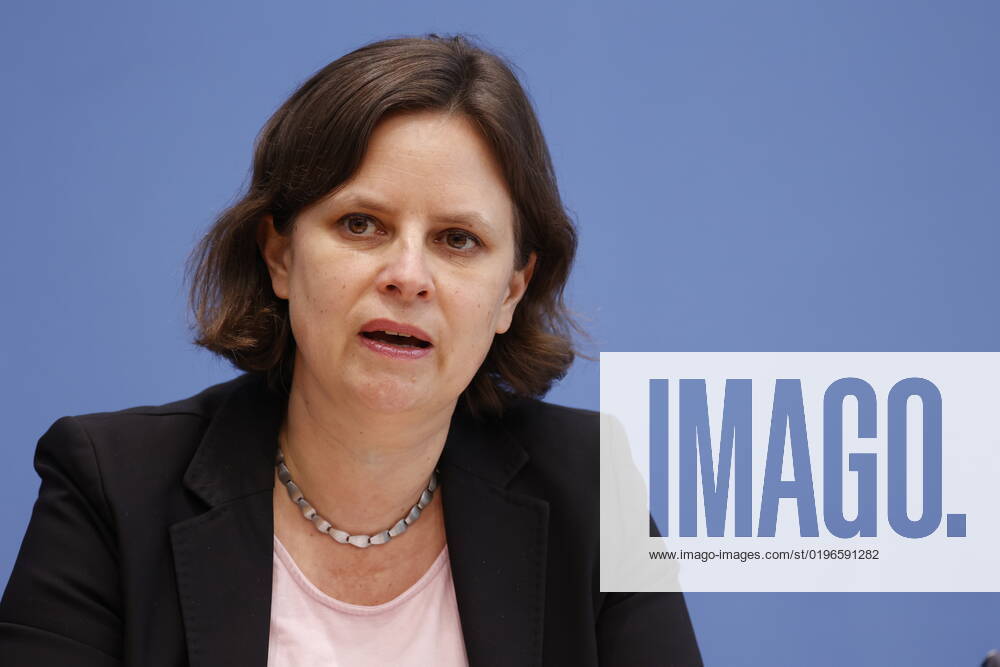 State Secretary Juliane Seifert, BMI, Germany, Berlin, Federal Press Conference, Topic Results of the SVR Integration Barometer 2022
