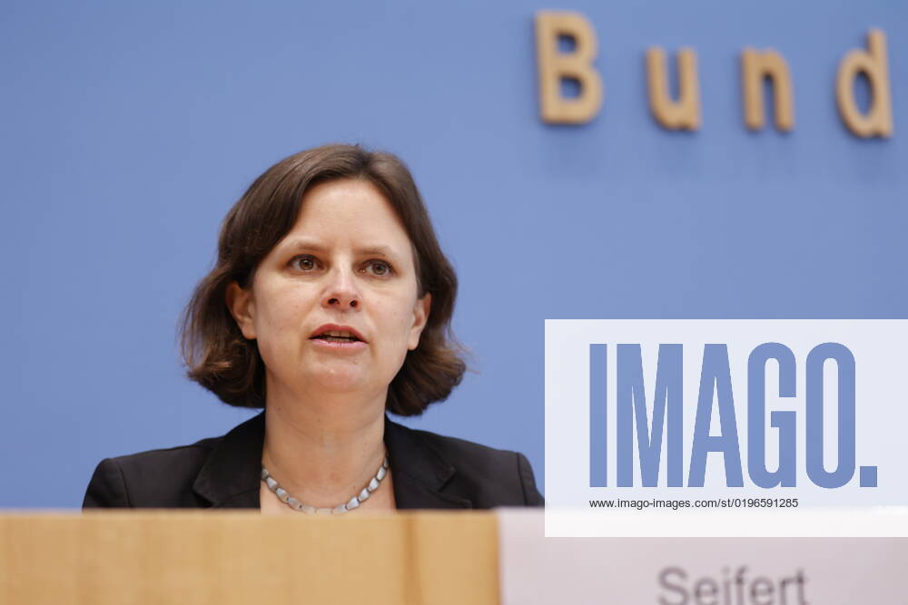 State Secretary Juliane Seifert, BMI, Germany, Berlin, Federal Press Conference, Topic Results of the SVR Integration Barometer 2022