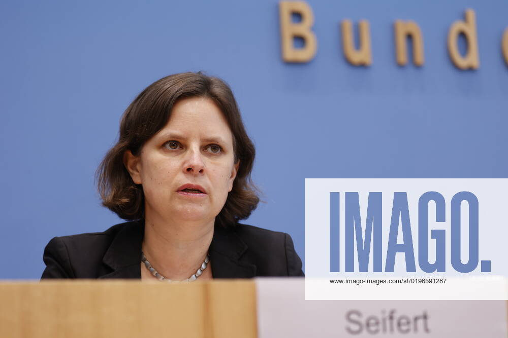 State Secretary Juliane Seifert, BMI, Germany, Berlin, Federal Press Conference, Topic Results of the SVR Integration Barometer 2022
