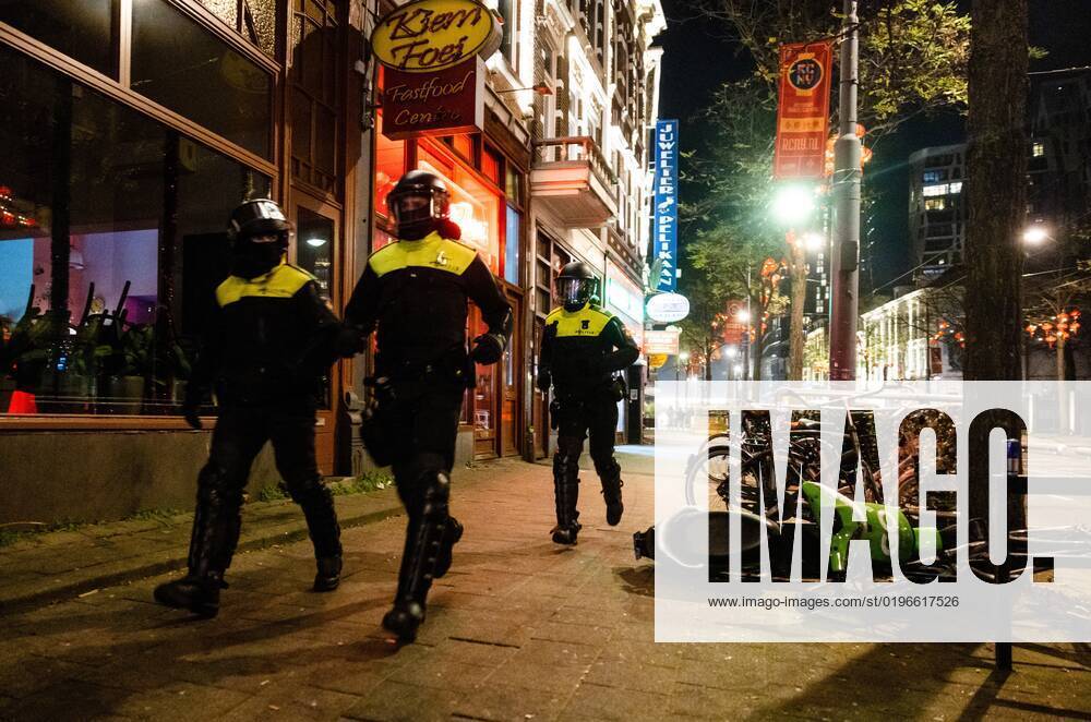 ROTTERDAM Young people are being sent away from the Kruisplein by the riot police after the lost semi final match between Morocco and France at the World Cup football in Qatar ANP JEFFREY GROENEWEG netherlands out belgium out