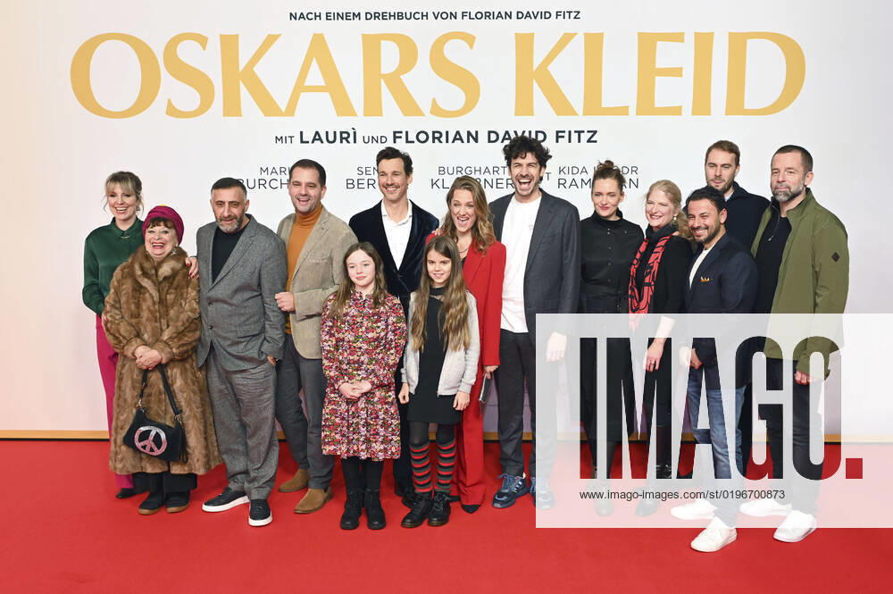 Nora Boeckler, Inge Maux, Kida Khodr Ramadan, Hannes Heyelmann, Ava Petsch, Florian David Fitz, Lauri, Marie Burchard, Juan Lo Sasso, Xenia Tiling, Judith Erber, Hüseyin Tabak, Daniel Sonnabend and Dan Maag at the premiere of the feature film Oscars Dress at the Astor Film Lounge in the Arri Kino Munich, 15 12 2022 Foto:xR.xFuturexImage