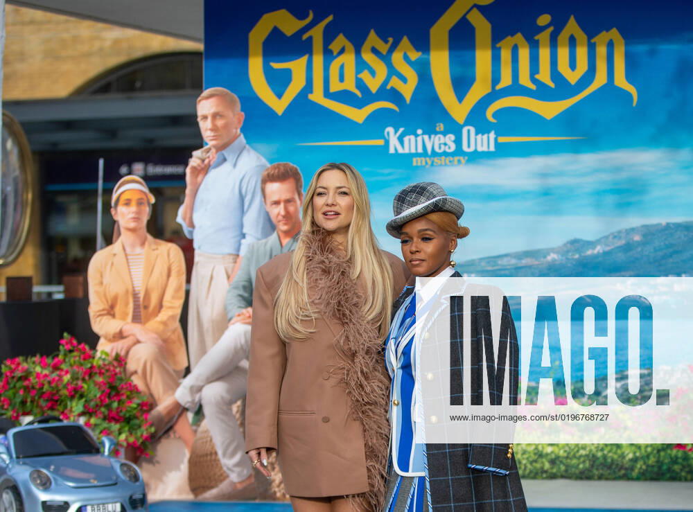 Bilder des Jahres 2022, Entertainment 12 Dezember Entertainment Themen der Woche KW50 December 17, 2022, London, England, United Kingdom: KATE HUDSON and JANELLE MONAE are seen at a photocall ahead of the release of Glass Onion: Knives Out Mystery outside Kings Cross Station in London. London United Kingdom - ZUMAs262 20221217_zip_s262_003