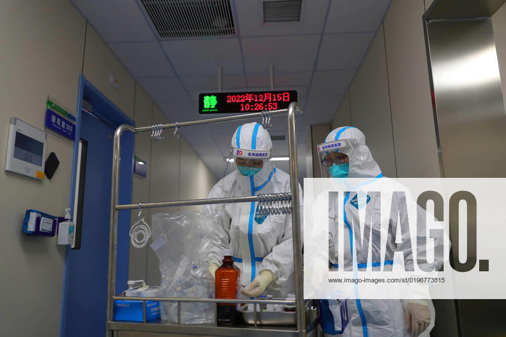 (221217) -- SHENYANG, Dec. 17, 2022 -- Medical workers work at a fever clinic at Shengjing Hospital of China Medical University in Shenyang, northeast China s Liaoning Province, Dec. 15, 2022. China is continuing its optimization of COVID-19 epidemic prevention and control measures as it shifts the focus of its response strategy from curbing new infections to preventing and treating severe cases. The fever clinic of the hospital is trying its best to ensure the treatment of patients with acute and severe symptoms. ) CHINA-LIAONING-SHENYANG-FEVER CLINIC (CN) YangxQing