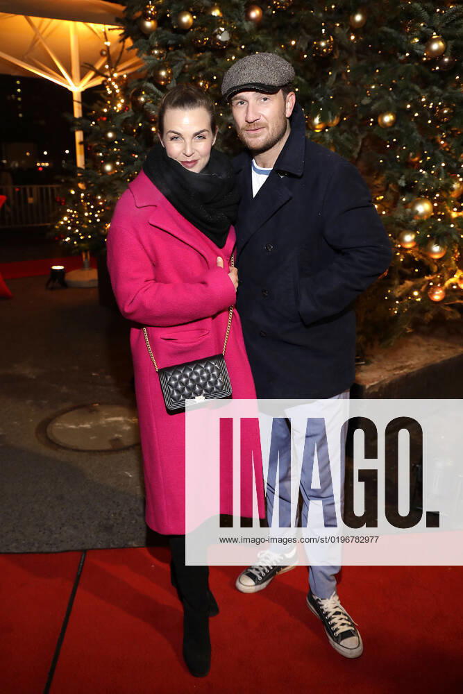 Annika Lau and her husband Frederick Lau at the Roncalli Weihnachtscircus premiere on 17 12 2022 in Berlin Roncalli Weihnachtscircus premiere in Berlin