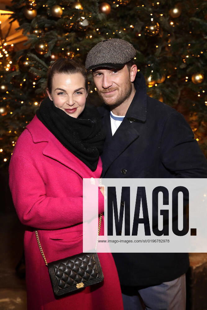 Annika Lau and her husband Frederick Lau at the Roncalli Weihnachtscircus premiere on 17 12 2022 in Berlin Roncalli Weihnachtscircus premiere in Berlin