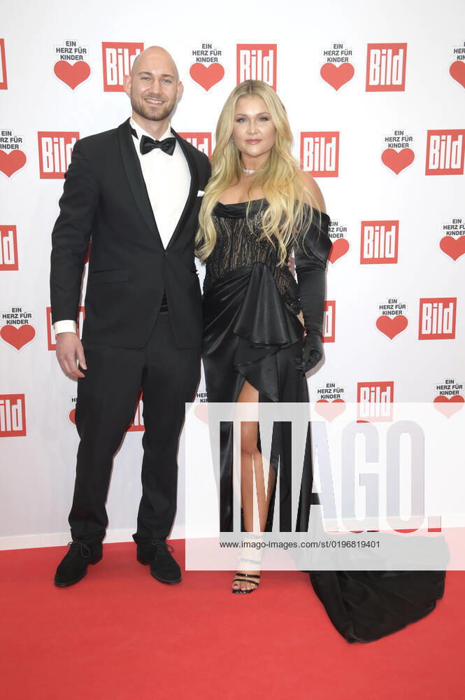 Sophia Thiel with boyfriend Raphael Birchner at the TV fundraiser Ein Herz für Kinder 2022 at Studio G in Adlershof Berlin, 17 12 2022 Foto:xF.xFuturexImage