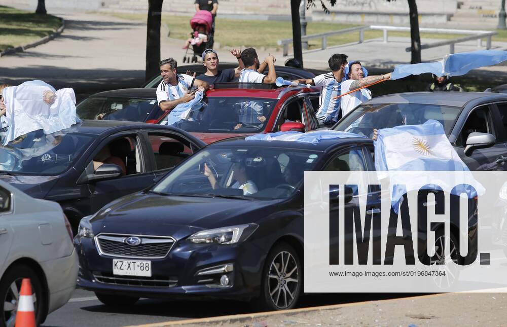 Argentines celebrate the World Cup in Qatar in Plaza Italia, won by their team at the Argentine embassy in Chile Suffering and maximum joy Juan Eduardo Lopez Aton Chile, Santiago Chile Aton 666346