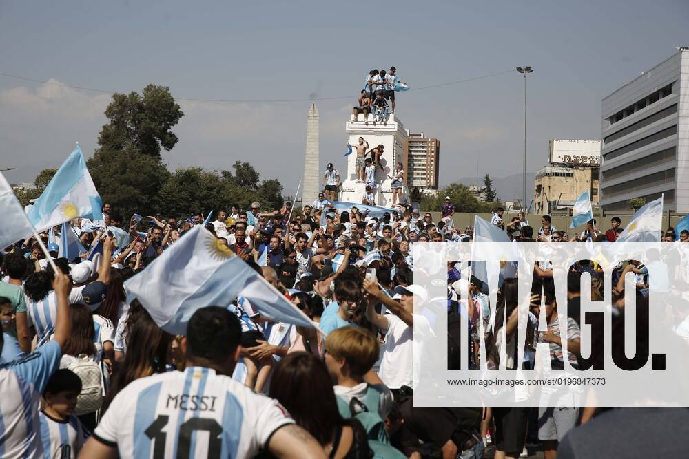 Argentines celebrate Qatars world soccer championship in Plaza Italia, won by their team at the Argentine embassy in Chile Suffering and maximum joy Juan Eduardo Lopez Aton Chile, Santiago Chile Aton 666354