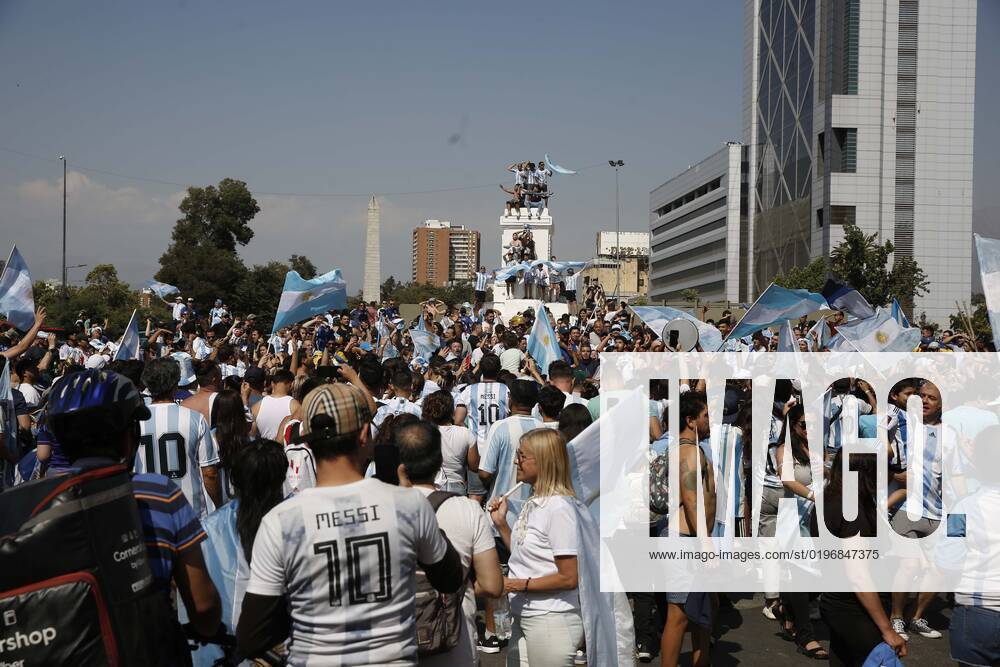 Argentines celebrate Qatars world soccer championship in Plaza Italia, won by their team at the Argentine embassy in Chile Suffering and maximum joy Juan Eduardo Lopez Aton Chile, Santiago Chile Aton 666355