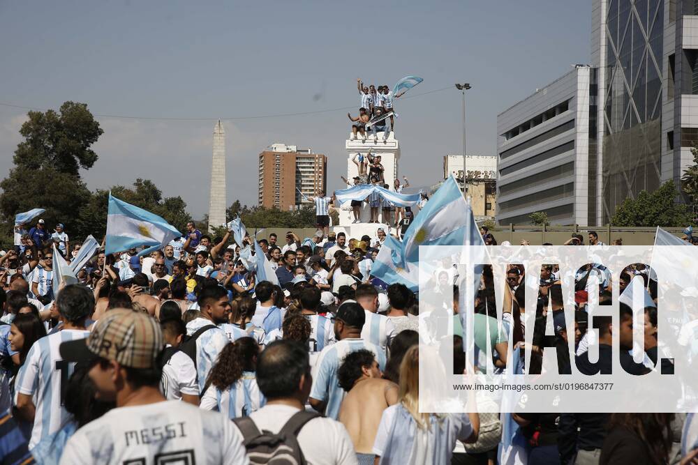 Argentines celebrate Qatars world soccer championship in Plaza Italia, won by their team at the Argentine embassy in Chile Suffering and maximum joy Juan Eduardo Lopez Aton Chile, Santiago Chile Aton 666357