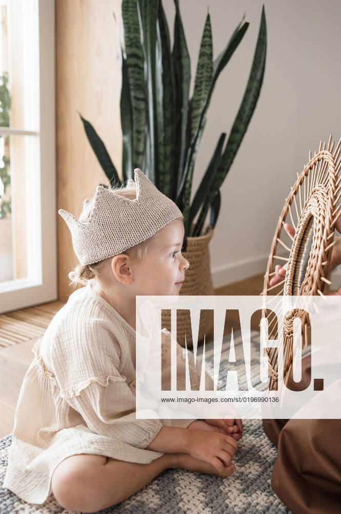 Cute baby girl in crown looks in mirror with love and interest. Minsk, Minsk Region, Belarus CR_SVVO200623-411879-01 ,model released, Symbolfoto