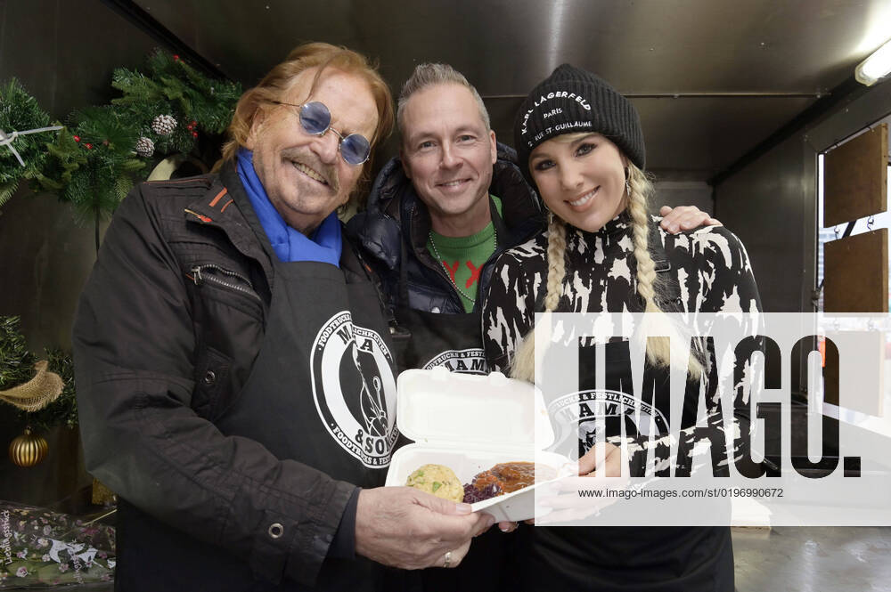 Frank Zander, Annemarie Eilfeld and Mitch Keller distribute food and gifts from the food truck to the homeless and needy at Ostbahnhof Berlin, 20 12 2022 Foto:xF.xFuturexImage