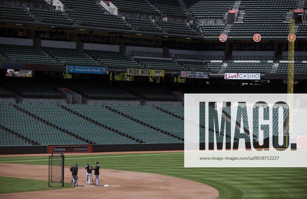 Members of the Chicago White Sox participate in batting practice prior to their game against the Baltimore Orioles, in Baltimore, Maryland on April 29, 2015. For the first time in Major League Baseball s history fans were not allowed to the game because of the ongoing civil unrest and protest in Baltimore in the wake of Freddie Gray s death. The late 25-year-old died earlier this month from a spinal injury while in police custody. BAL20150429301 KEVINxDIETSCH