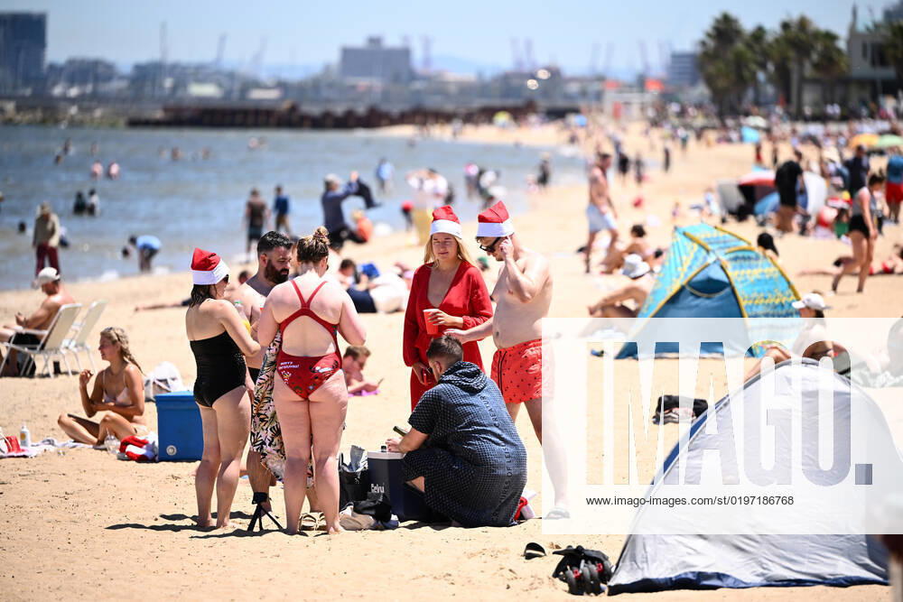 KW51 DAILY LIFE CHRISTMAS DAY, People celebrate Christmas at St Kilda Beach in Melbourne, Sunday, December 25, 2022. ( NO ARCHIVING, , NO USE IN BOOKS WITHOUT CONSENT MELBOURNE VIC AUSTRALIA