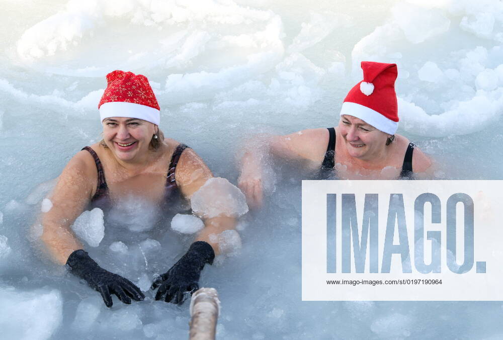 KW51 RUSSIA, VLADIVOSTOK - DECEMBER 25, 2022: Winter swimmers at the Kosatka DV winter swimming club as part of an all-Russian healthy lifestyle campaign. Yuri Smityuk TASS 56566165