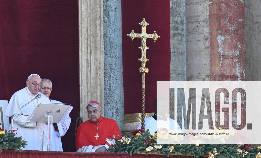 Pope Francis as he leads Urbi et Orbi prayer from the balcony of Saint Peters Basilica facade at the Vatican on occasion of Christmas feasts, 25 December 2022. ANSA CLAUDIO PERI Vatican City Vatican City - ZUMAa110 20221225_zaf_a110_001