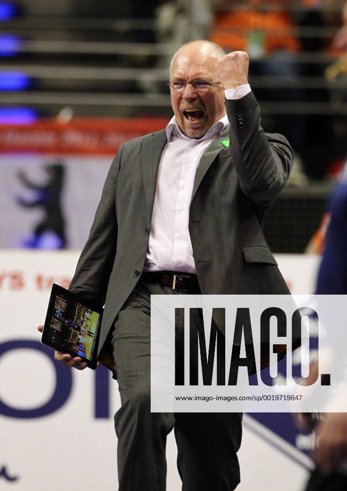Trainer Mark Lebedew Freude Emotion jubelnd Jubel Volleyball Bundesliga Herren Play Off Finale um die Deutsche Meisterschaft Saison 2014 2015 30.04.2015 BR Volleys Berlin vs. VfB Friedrichshafen