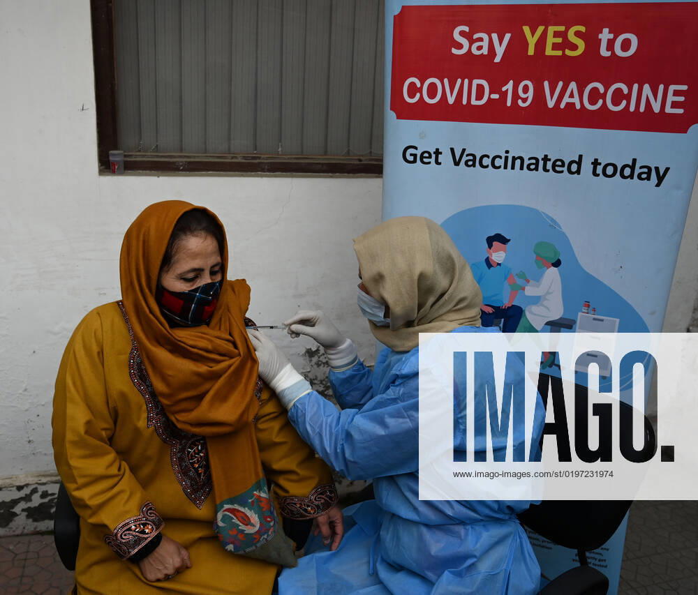 A woman receives a shot of booster dose of COVID19 vaccine on December 27, 2022 in Srinagar, India. Reports of a massive surge in Covid-19 infections in China and apprehensions over the possibility of a spill-over effect in India has led to a sharp uptick in the vaccination intake in the country. In the past week on Friday (December 23) and Saturday, more than one lakh vaccinations were administered in India against an average of between 40,000 and 50,000 doses through most of this month.(Photo By Waseem Andrabi Hindustan Times) Amid China Scare, Covid Booster Vaccination Picks Up In India