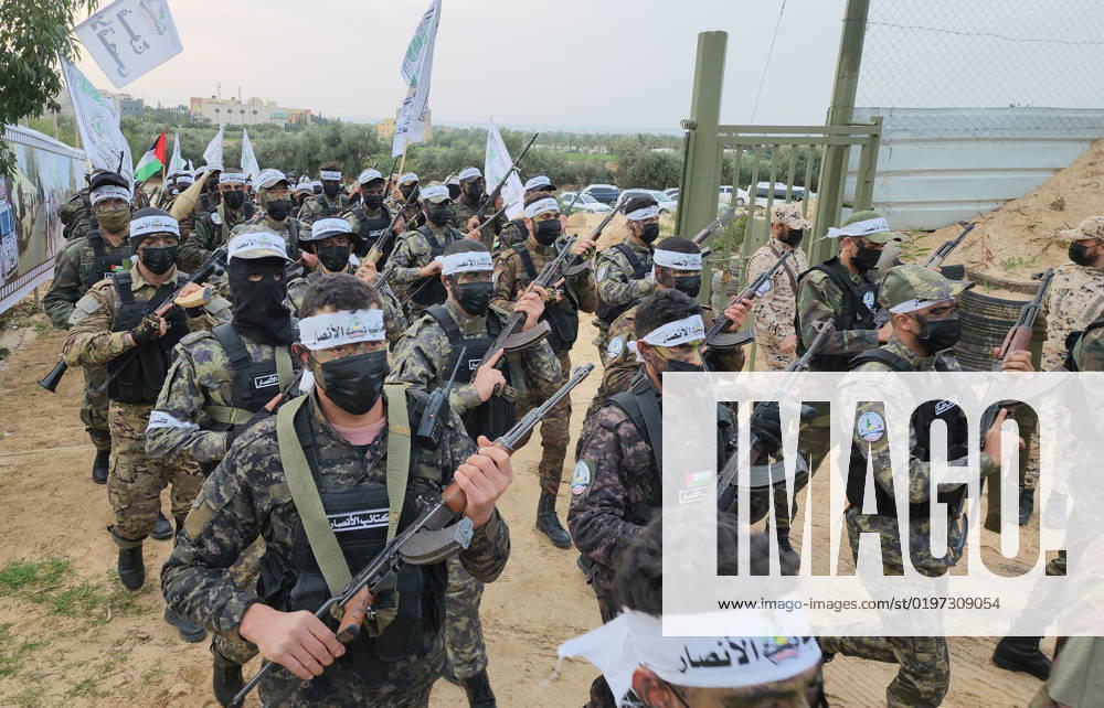 Militants of Al-Ansar Brigades, the military wing of the Palestinian al-Ahrar movement, participates in a military exercise, in Khan Younis in the southern of Gaza strip Militants of Al-Ansar Brigades, the military wing of the Palestinian al-Ahrar movement, participates in a military exercise, in Khan Younis in the southern of Gaza strip on January 01, 2023. Photo by Ashraf Amra apaimages Khan Younis Gaza Strip Palestinian Territory 010123_KHANYOUNIS_ASH_1_00 (5)