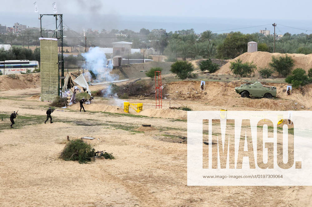Militants of Al-Ansar Brigades, the military wing of the Palestinian al-Ahrar movement, participates in a military exercise, in Khan Younis in the southern of Gaza strip Militants of Al-Ansar Brigades, the military wing of the Palestinian al-Ahrar movement, participates in a military exercise, in Khan Younis in the southern of Gaza strip on January 01, 2023. Photo by Ashraf Amra apaimages Khan Younis Gaza Strip Palestinian Territory 010123_KHANYOUNIS_ASH_1_00 (22)