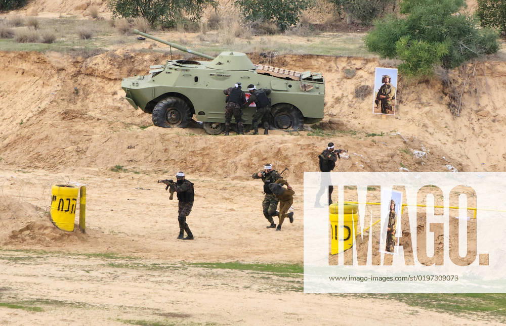 Militants of Al-Ansar Brigades, the military wing of the Palestinian al-Ahrar movement, participates in a military exercise, in Khan Younis in the southern of Gaza strip Militants of Al-Ansar Brigades, the military wing of the Palestinian al-Ahrar movement, participates in a military exercise, in Khan Younis in the southern of Gaza strip on January 01, 2023. Photo by Ashraf Amra apaimages Khan Younis Gaza Strip Palestinian Territory 010123_KHANYOUNIS_ASH_1_00 (4)
