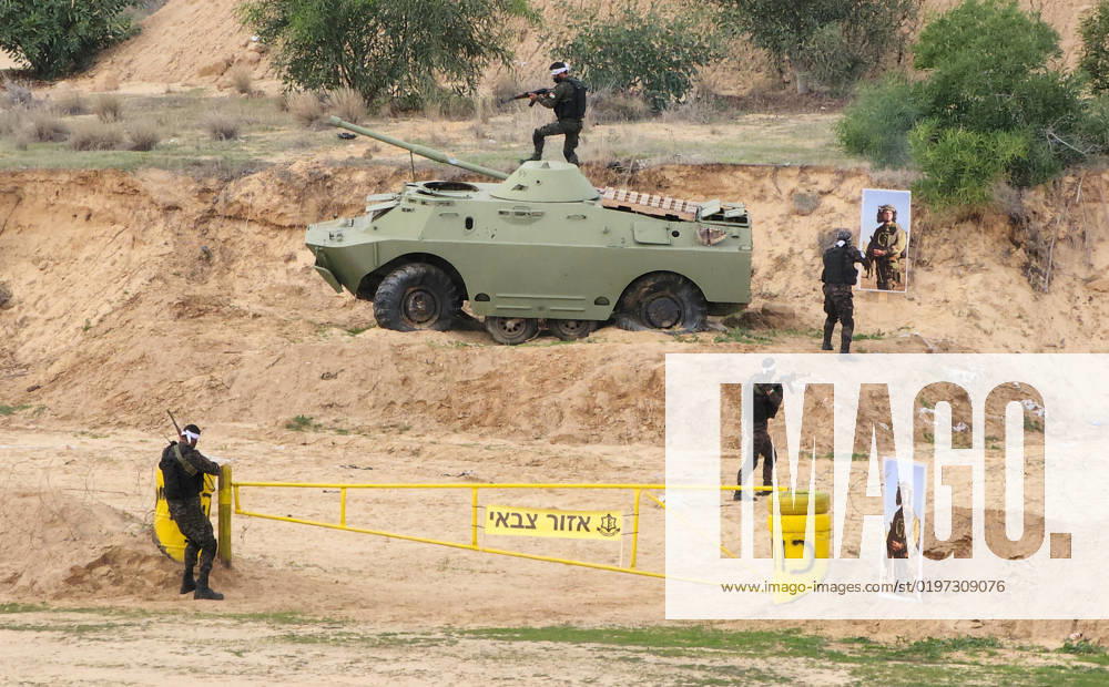 Militants of Al-Ansar Brigades, the military wing of the Palestinian al-Ahrar movement, participates in a military exercise, in Khan Younis in the southern of Gaza strip Militants of Al-Ansar Brigades, the military wing of the Palestinian al-Ahrar movement, participates in a military exercise, in Khan Younis in the southern of Gaza strip on January 01, 2023. Photo by Ashraf Amra apaimages Khan Younis Gaza Strip Palestinian Territory 010123_KHANYOUNIS_ASH_1_00 (6)