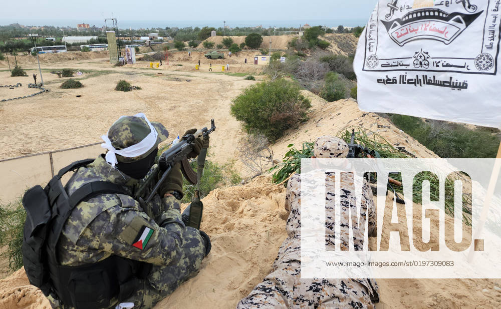 Militants of Al-Ansar Brigades, the military wing of the Palestinian al-Ahrar movement, participates in a military exercise, in Khan Younis in the southern of Gaza strip Militants of Al-Ansar Brigades, the military wing of the Palestinian al-Ahrar movement, participates in a military exercise, in Khan Younis in the southern of Gaza strip on January 01, 2023. Photo by Ashraf Amra apaimages Khan Younis Gaza Strip Palestinian Territory 010123_KHANYOUNIS_ASH_1_00 (1)