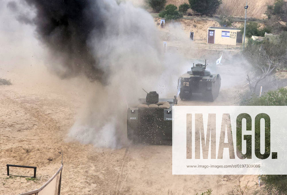 Militants of Al-Ansar Brigades, the military wing of the Palestinian al-Ahrar movement, participates in a military exercise, in Khan Younis in the southern of Gaza strip Militants of Al-Ansar Brigades, the military wing of the Palestinian al-Ahrar movement, participates in a military exercise, in Khan Younis in the southern of Gaza strip on January 01, 2023. Photo by Ashraf Amra apaimages Khan Younis Gaza Strip Palestinian Territory 010123_KHANYOUNIS_ASH_1_00 (20)