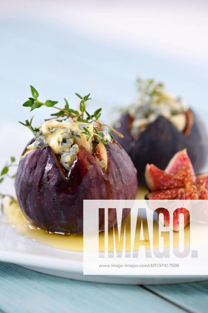 Figs stuffed with blue cheese Figs stuffed with blue cheese and thyme, seasoned with honey