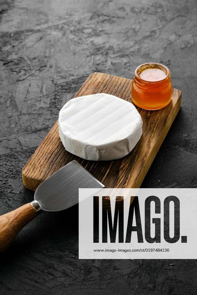 Piece of soft brie or camembert cheese, Piece of soft brie or camembert cheese on cutting board, Piece of soft brie or camembert cheese on cutting board, 20.09.2022,