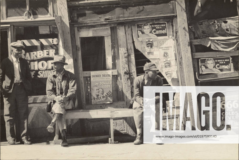 Street Scene, Vicksburg, Mississippi. Walker Evans (American, 1903 - 1975)