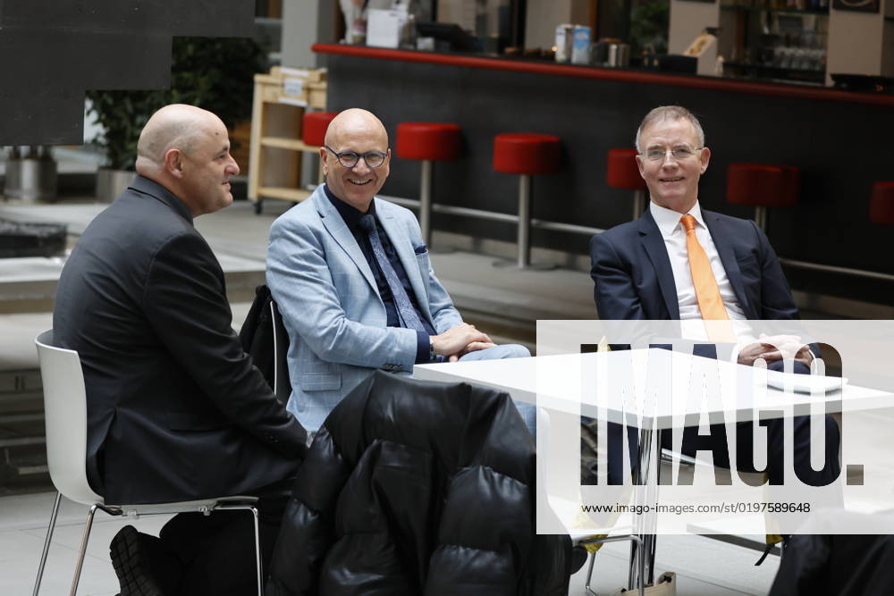 Uwe Brandl, President and First Mayor of the City of Abensberg, Dr Gerd Landsberg, Executive Member of the Presidential Board, Germany, Berlin, Federal Press Conference, Topic Review 2022 Outlook 2023 of the German Association of Towns and Municipalities DStGB