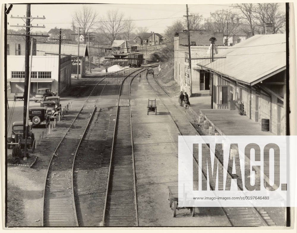 Railroad Station, Edwards, Mississippi. Walker Evans (American, 1903 - 1975)