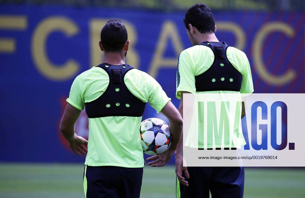 Aktuell Fußball, Champions League, Training FC Barcelona BARCELONA -05 mayo- ESPANA: Martin Montoya y Sergio Busquets en el entrenamiento previo al partido de Liga de Campeones contra el Bayern Munich el 05 de mayo del 2015.