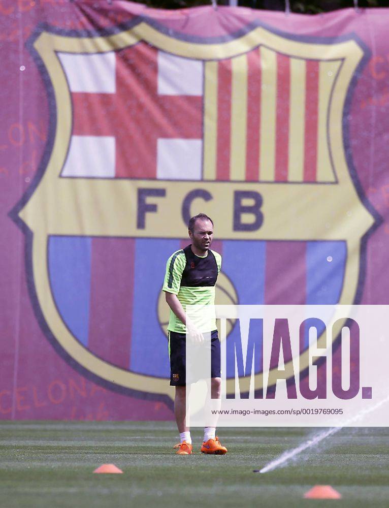 BARCELONA -05 mayo- ESPANA: Andres Iniesta en el entrenamiento previo al partido de Liga de Campeones contra el Bayern Munich el 05 de mayo del 2015.