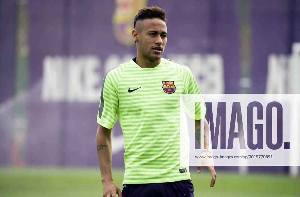 Barcelona, Spain - BARCELONA -may 05- SPAIN: Neymar Jr. in the training of FC Barcelona Barca before the Champions League match against Bayern Munic, on may 05, 2015. Photo: Joan Valls Urbanandsport Nurphoto Barcelona Training and press conference PK Pressekonferenz - ZUMAn230