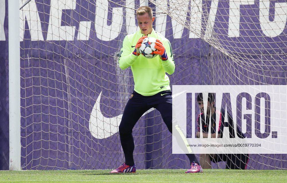 Barcelona, Spain - BARCELONA -may 05- SPAIN: Marc Andre Ter STEGEN in the training of FC Barcelona Barca before the Champions League match against Bayern Munic, on may 05, 2015. Photo: Joan Valls Urbanandsport Nurphoto Barcelona Training and press conference PK Pressekonferenz - ZUMAn230