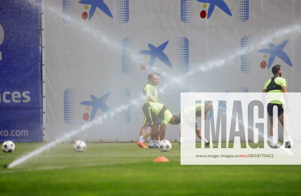 Barcelona, Spain - BARCELONA -may 05- SPAIN: Andres Iniesta in the training of FC Barcelona Barca before the Champions League match against Bayern Munic, on may 05, 2015. Photo: Joan Valls Urbanandsport Nurphoto Barcelona Training and press conference PK Pressekonferenz - ZUMAn230