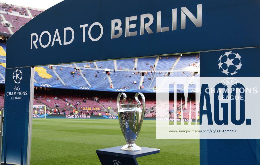 FUSSBALL CHAMPIONS LEAGUE SAISON 2014 2015 HALBFINAL HINSPIEL FC Barcelona Barca - FC Bayern Muenchen 06.05.2015 CHL Pokal im Stadion Nou Camp