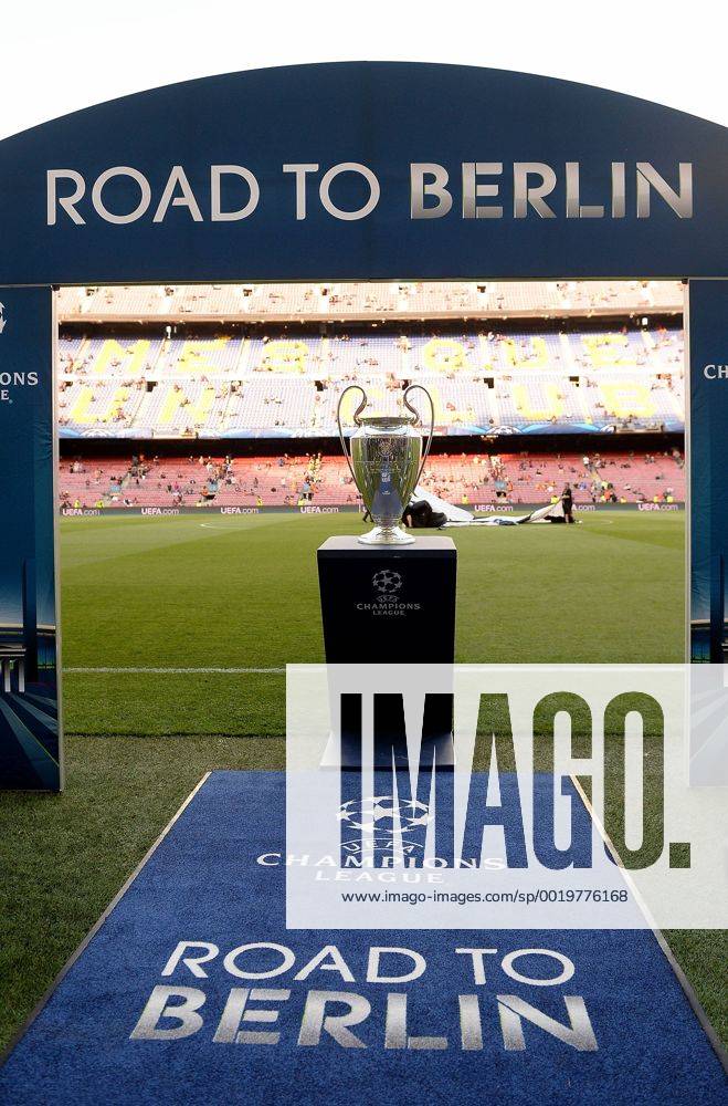 Fussball Champions League, FC Barcelona Barca - FC Bayern Muenchen, v.l. Symbol, Feature Road to Berlin, Strasse nach Berlin, Straße nach Berlin