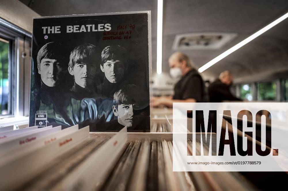 The vinyl bus from Dortmund P the vinyl bus is on Thursday the 16 September 2021 before the Freischütz in Dortmund the rolling record store, a Age American School bus, delighted itself Big Popularity Germany NRW Dortmund Copyright RalfxRottmann only for Editorial Purpose